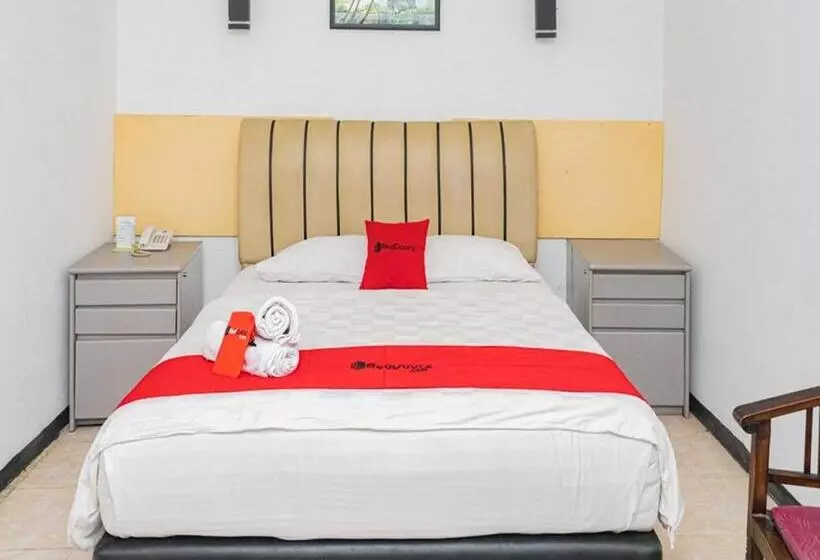 Hotelli Reddoorz Plus @ Cibogo Puncak 3