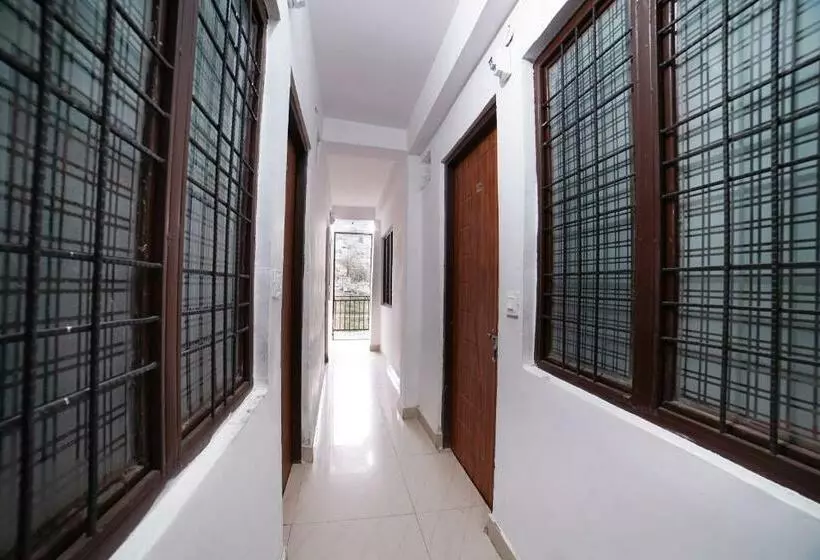 ホテル Spot On 66981 Mahi Home Stay