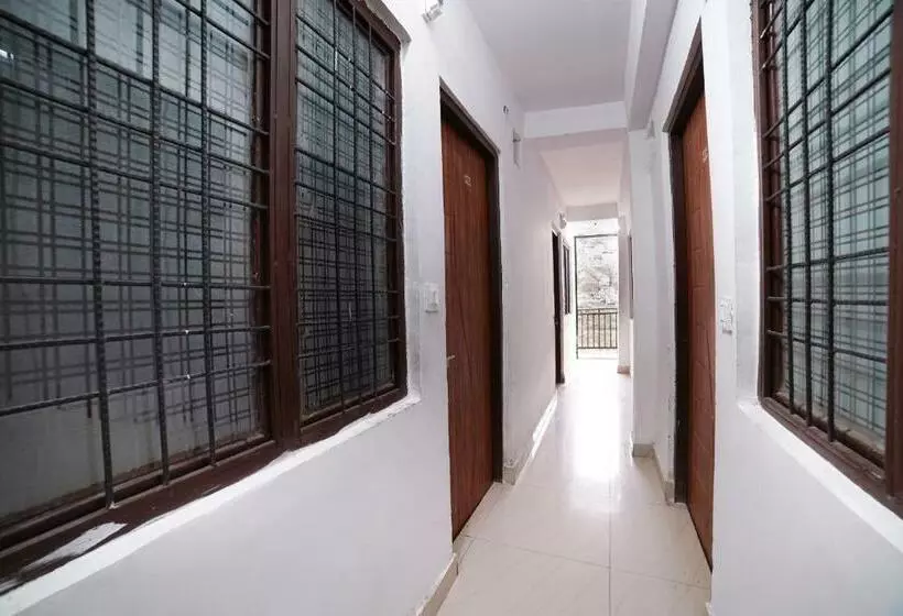 ホテル Spot On 66981 Mahi Home Stay
