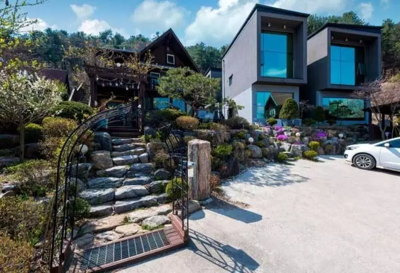 Fortune Rising Sun Hill Pension B