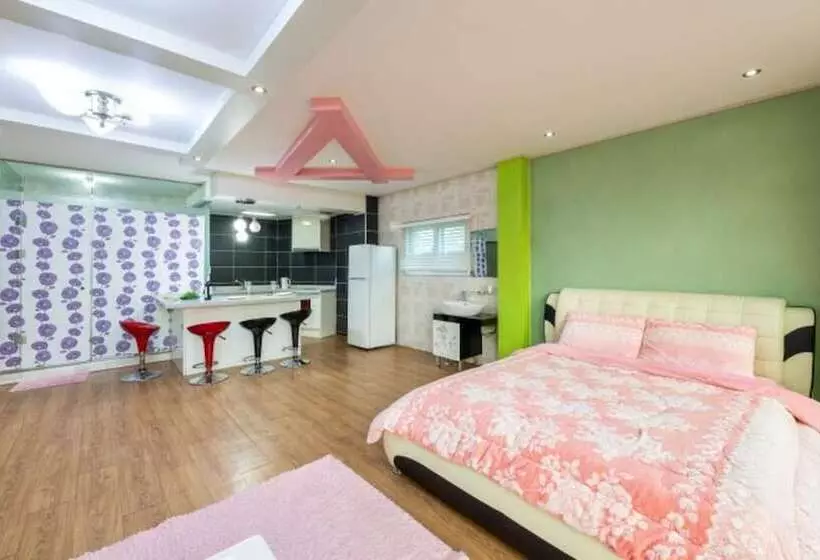 Fortune Rising Sun Hill Pension B