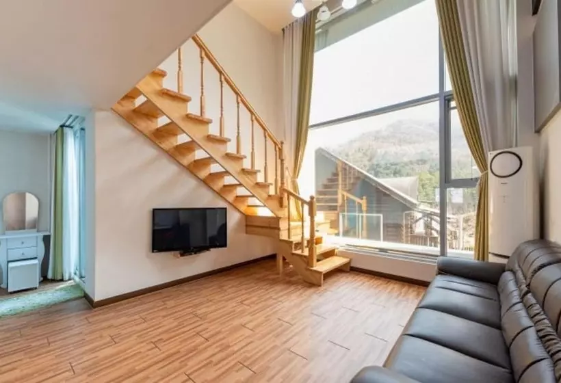 Fortune Rising Sun Hill Pension B