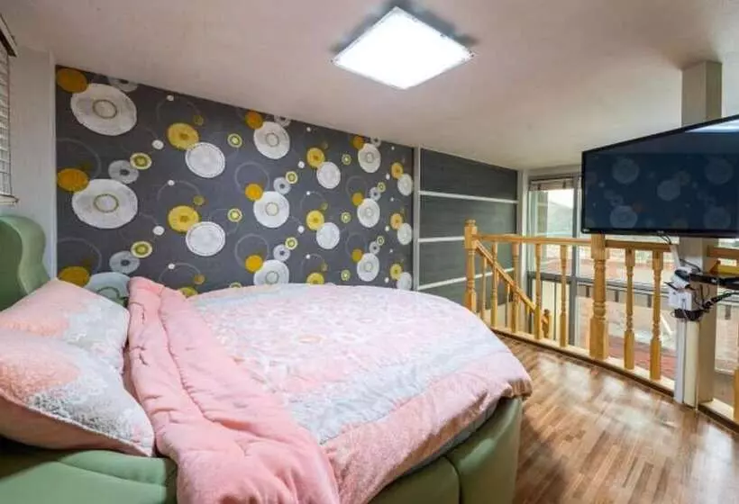 Fortune Rising Sun Hill Pension B