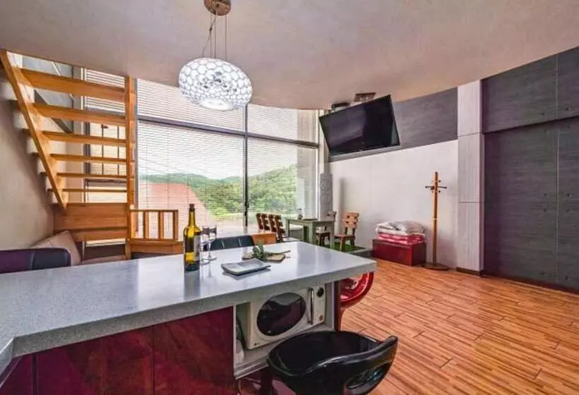 Fortune Rising Sun Hill Pension B