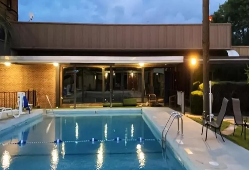 モーテル Rodeway Inn