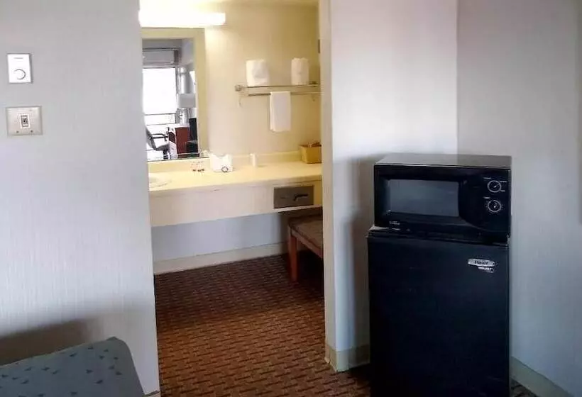 モーテル Rodeway Inn