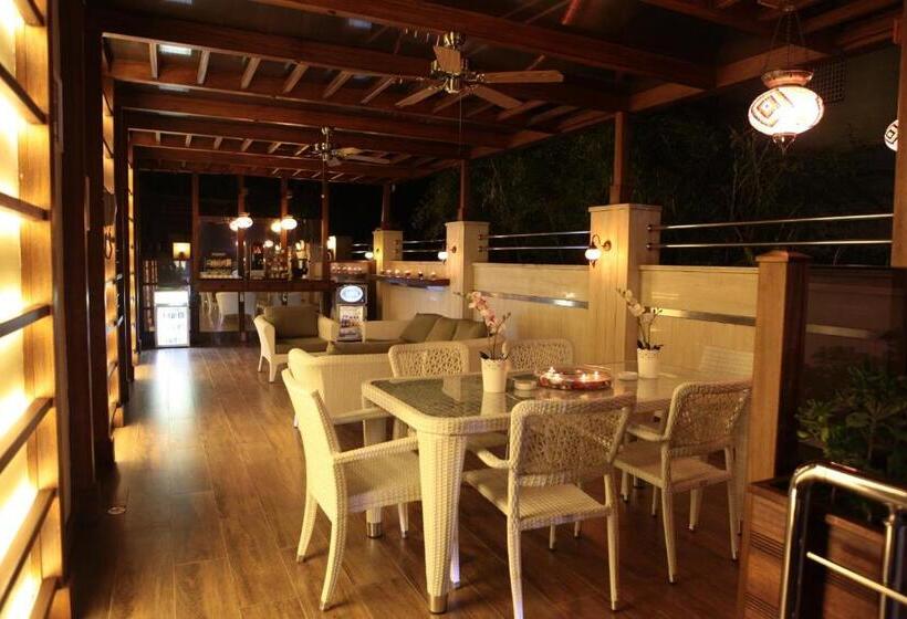 هتل Akkoc Boutique