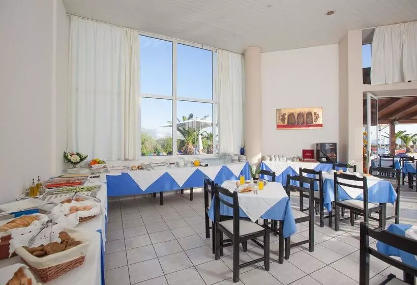 ホテル Akti Corali