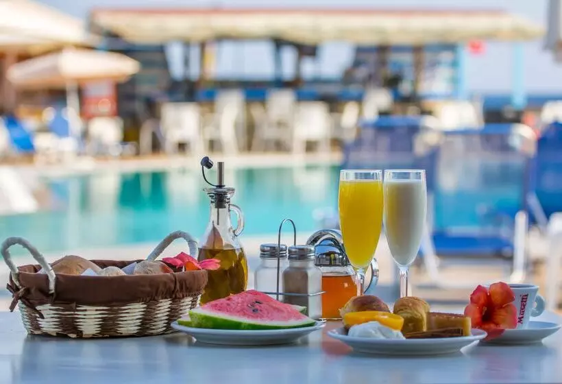 ホテル Akti Corali