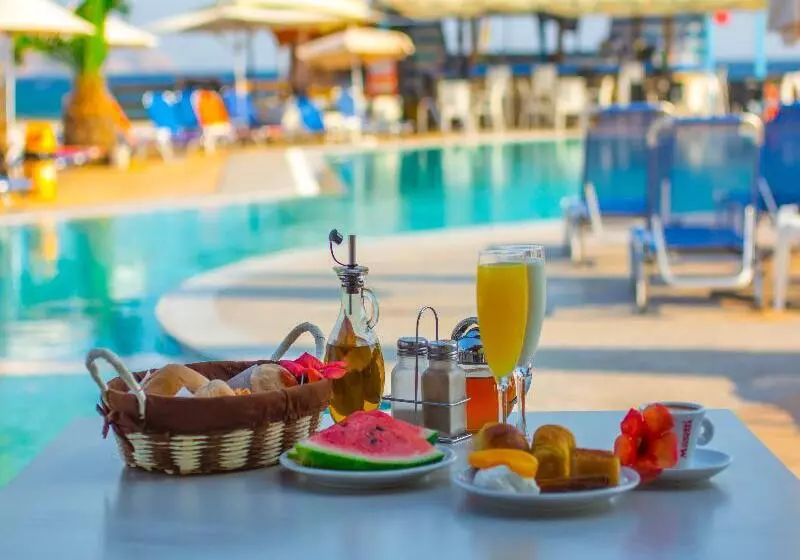 ホテル Akti Corali