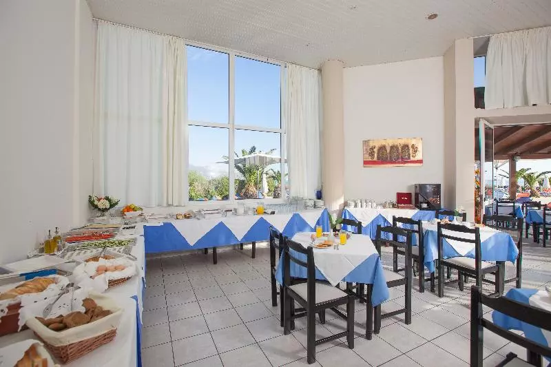 ホテル Akti Corali