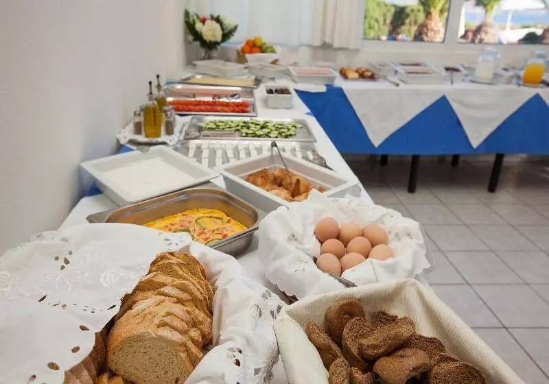 ホテル Akti Corali