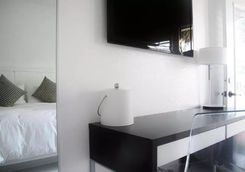 Hotel Alcazar Palm Springs