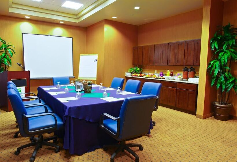 Отель Holiday Inn & Suites Phoenix Airport, An Ihg