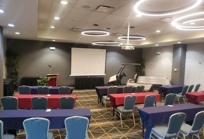 Отель Holiday Inn & Suites Phoenix Airport, An Ihg