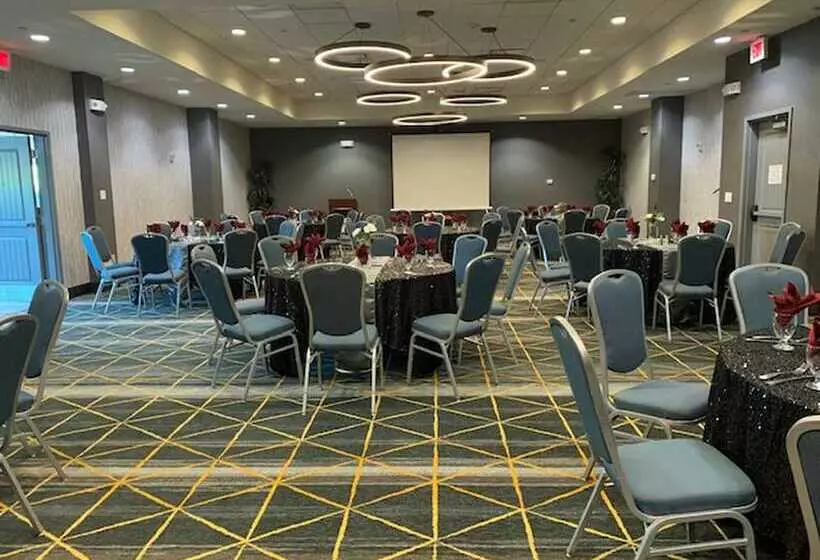 هتل Holiday Inn & Suites Phoenix Airport, An Ihg