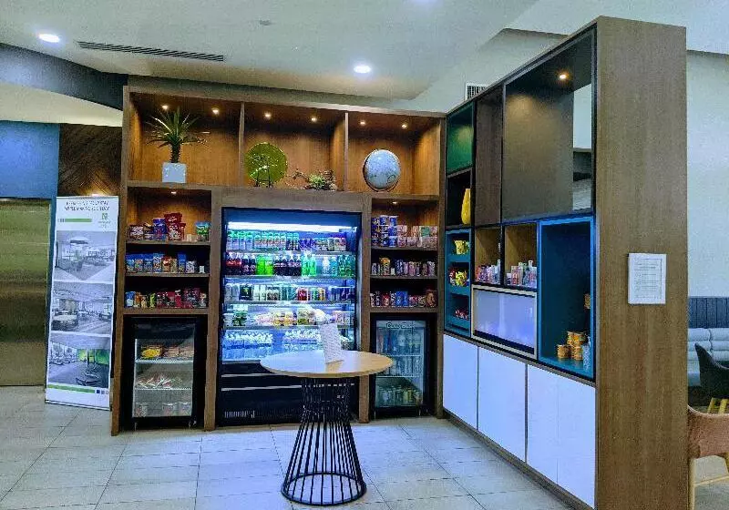 هتل Holiday Inn & Suites Phoenix Airport, An Ihg