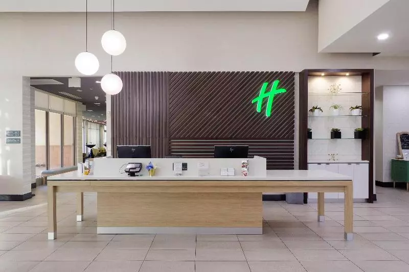 هتل Holiday Inn & Suites Phoenix Airport, An Ihg