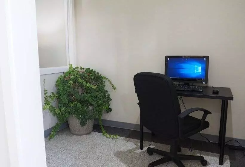 Отель Parkview Inn And Conference Center