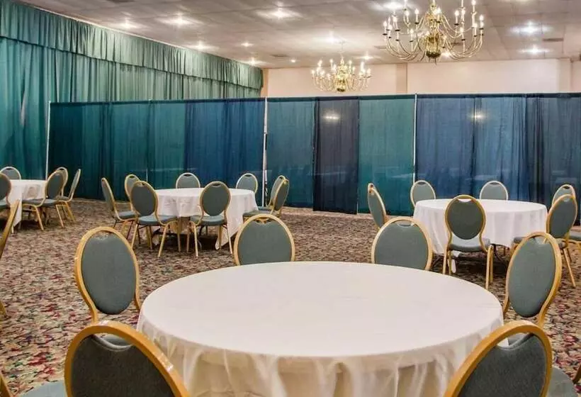 Отель Parkview Inn And Conference Center