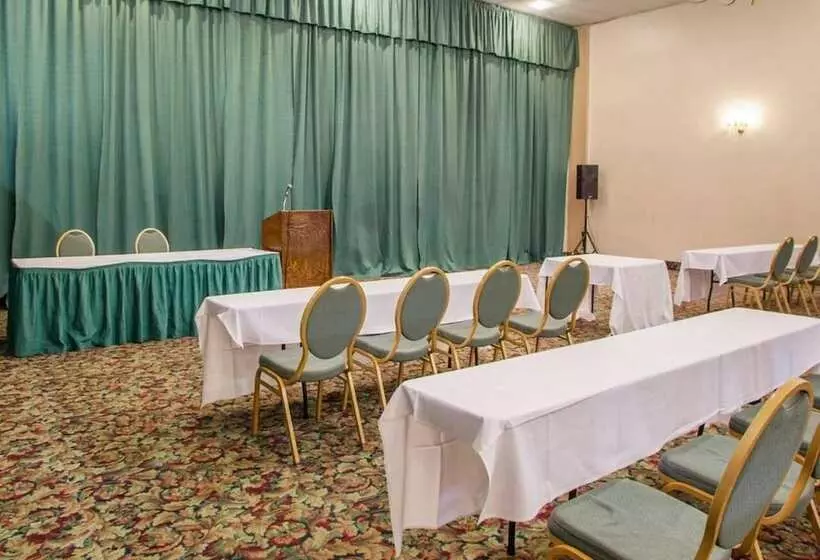 Отель Parkview Inn And Conference Center