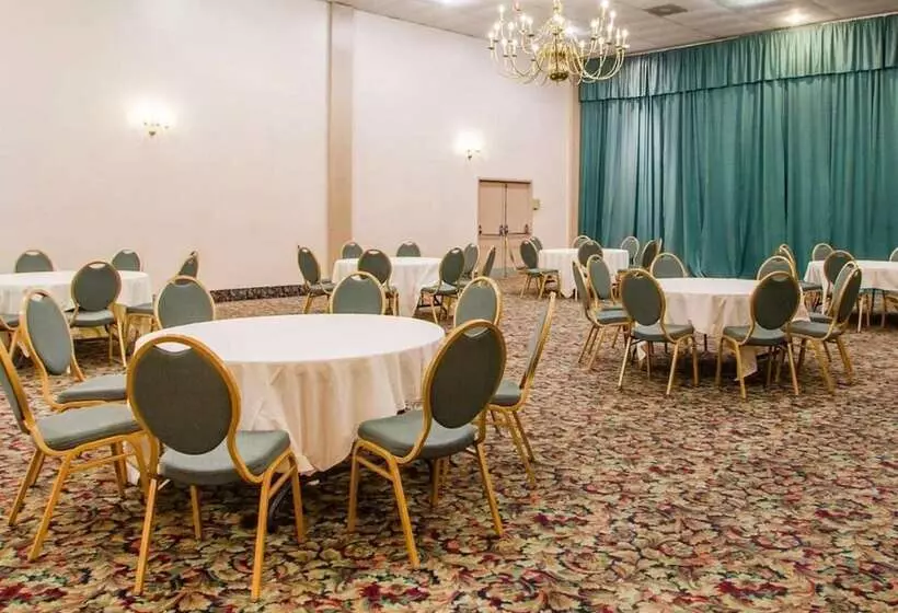 Отель Parkview Inn And Conference Center