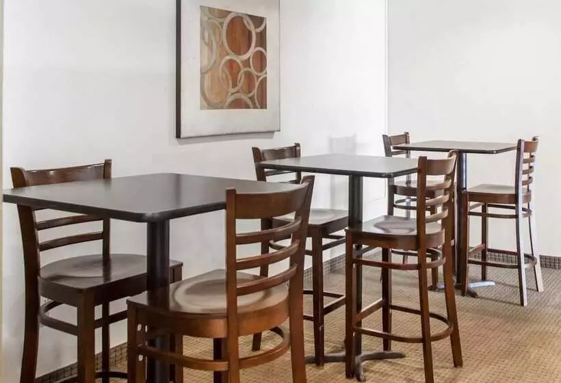 Отель Parkview Inn And Conference Center