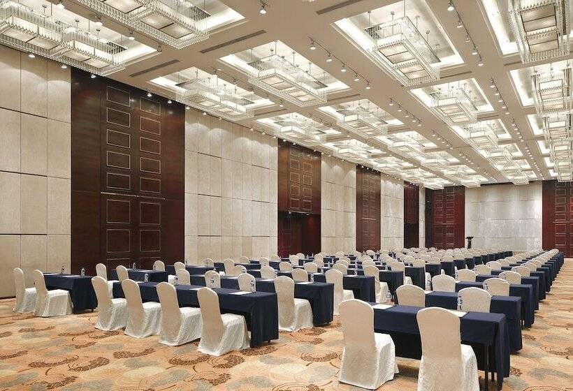 The Qube Hotel Shanghai Close To Pudong International Airport And Disney Land