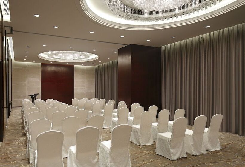 The Qube Hotel Shanghai Close To Pudong International Airport And Disney Land