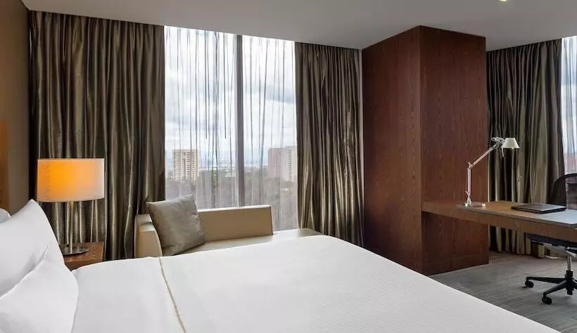 هتل The Westin Santa Fe, Mexico City