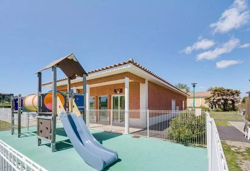 Отель Vacanceole Le Domaine D Enserune