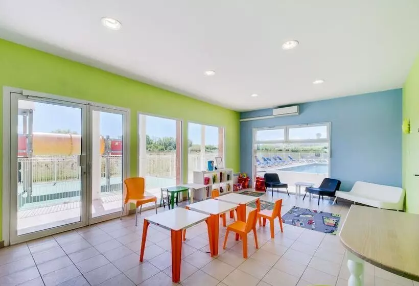 Отель Vacanceole Le Domaine D Enserune