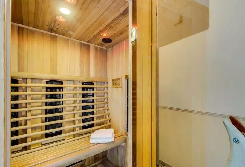 Отель Vacanceole Le Domaine D Enserune