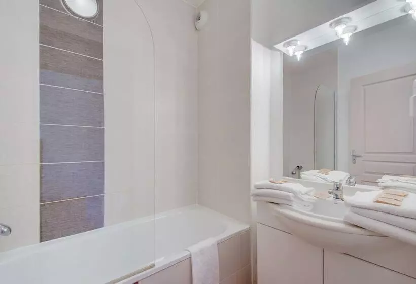 Отель Vacanceole Le Domaine D Enserune