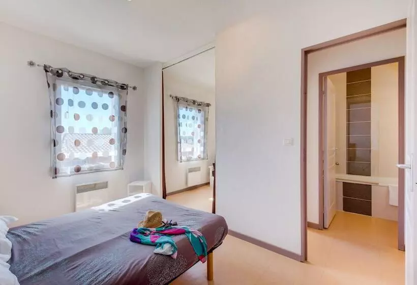 Отель Vacanceole Le Domaine D Enserune