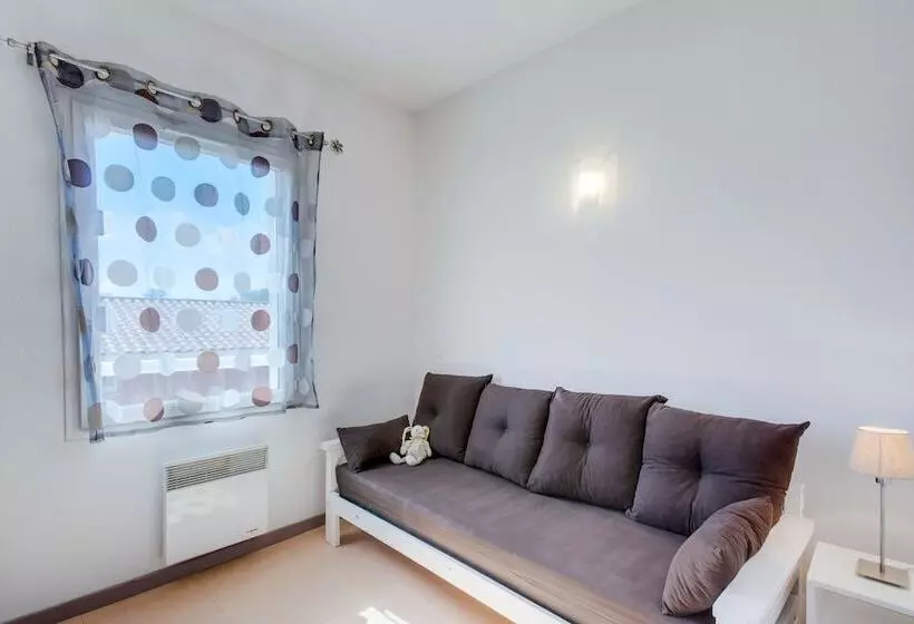 Отель Vacanceole Le Domaine D Enserune