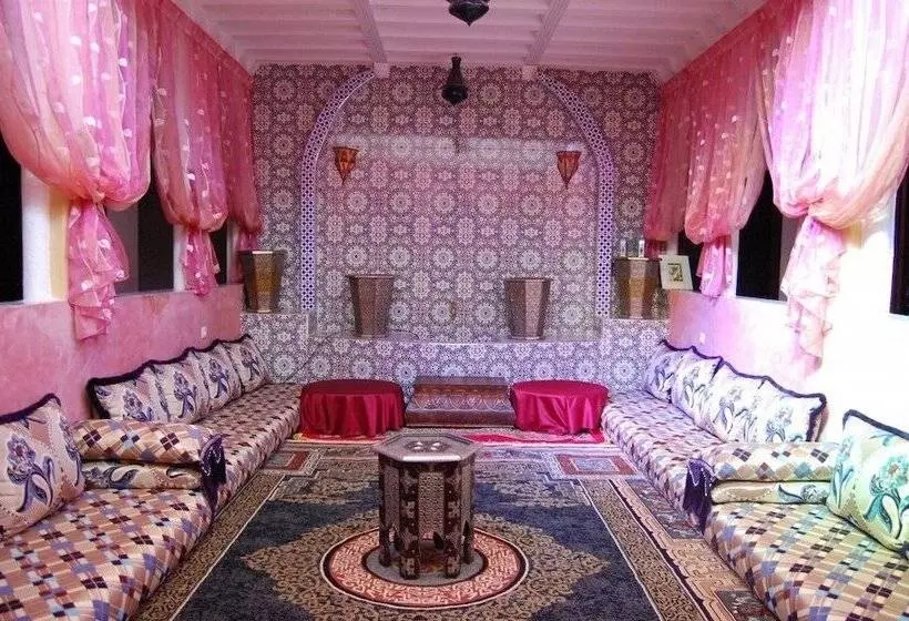 Well Center Riad Auberge Assounfou