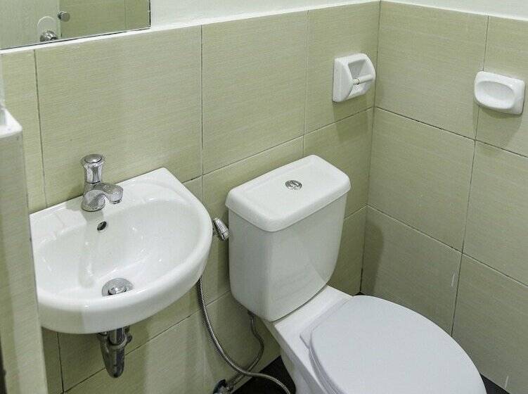 בית מלון כפרי Jrja Suites By Oyo Rooms