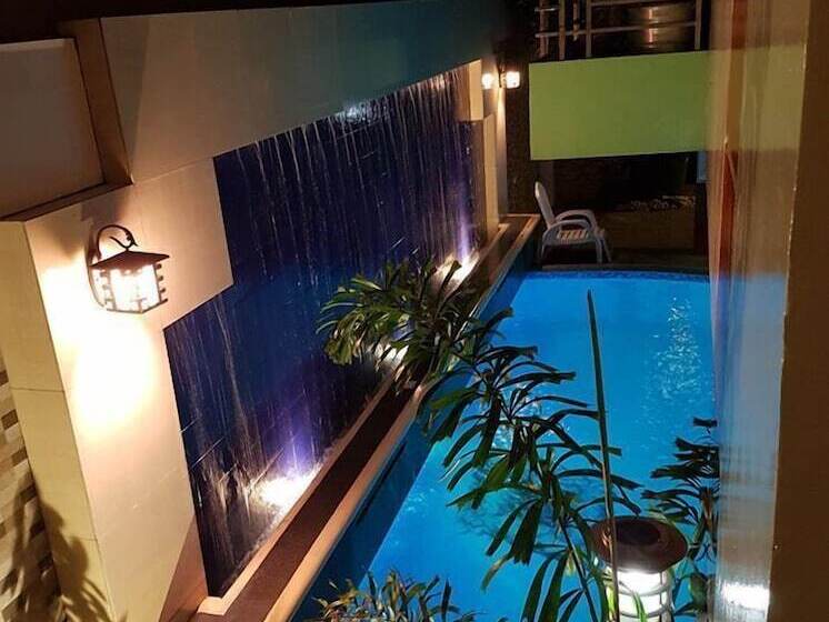 فندق Southpoolside Tourist Inn