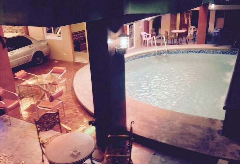 فندق Southpoolside Tourist Inn