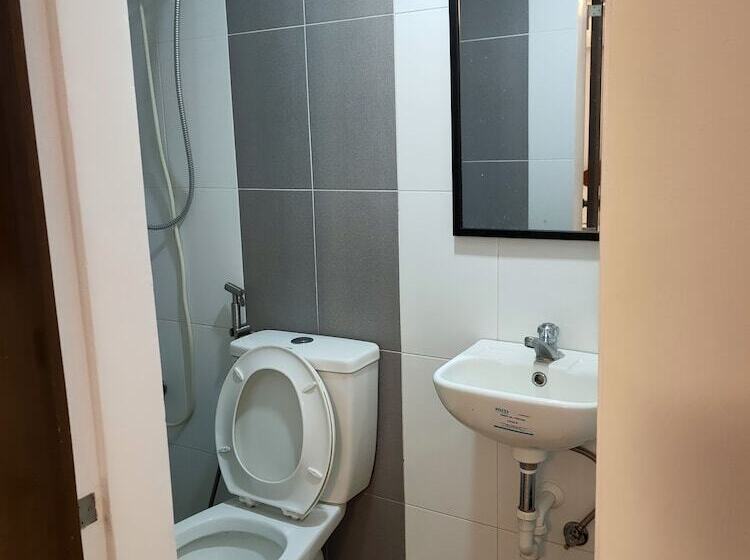 فندق Southpoolside Tourist Inn