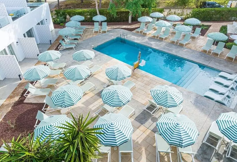 Cabot Las Velas Apartments