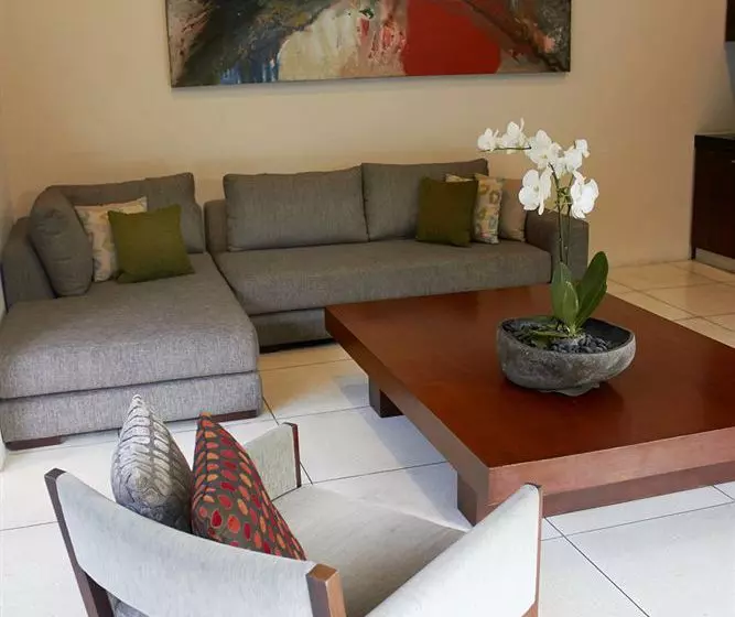 בית מלון כפרי Ahimsa Estate