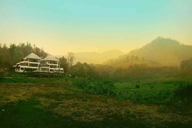 Hotel Baanklangdoi Resort