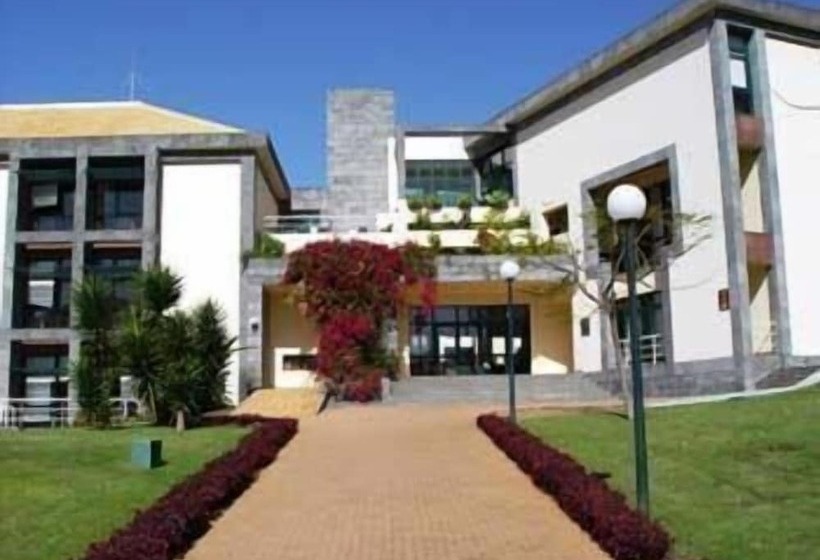 فندق Escola