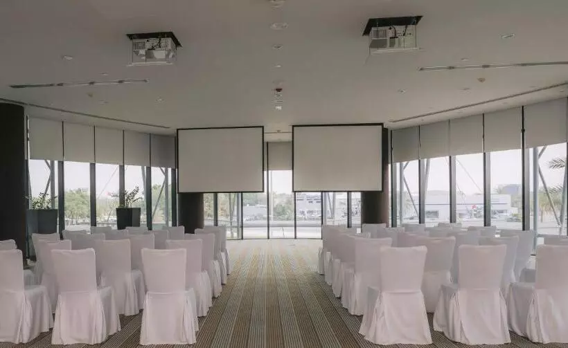 هتل Holiday Inn Abu Dhabi, An Ihg