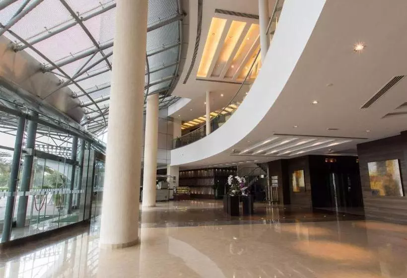 هتل Holiday Inn Abu Dhabi, An Ihg