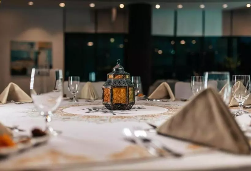 هتل Holiday Inn Abu Dhabi, An Ihg