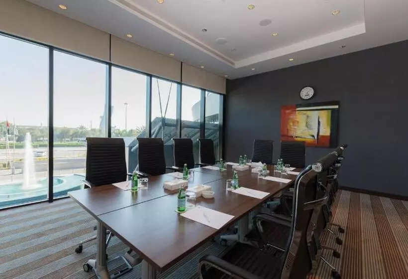 هتل Holiday Inn Abu Dhabi, An Ihg