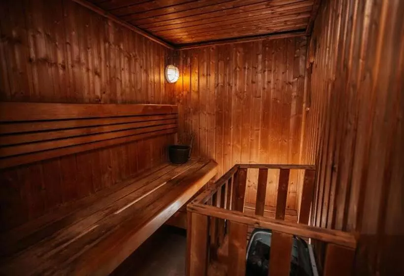 هتل Holiday Inn Abu Dhabi, An Ihg